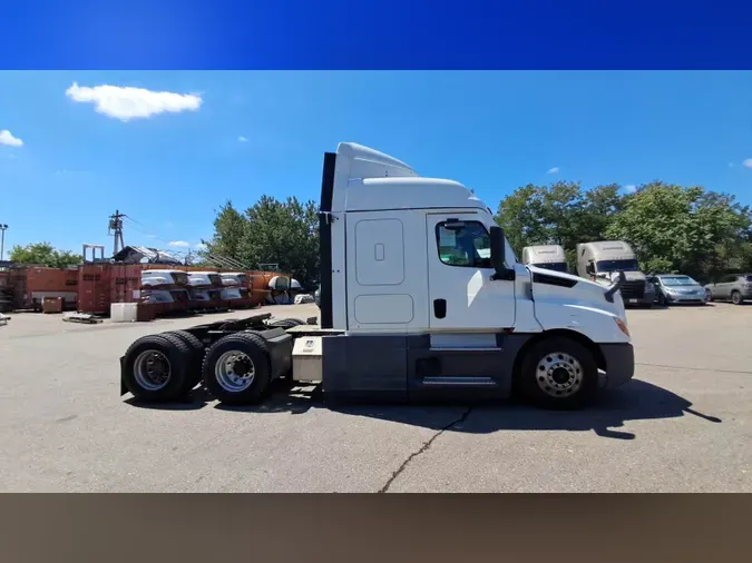 2021 Freightliner Cascadia 126d5f09c4df410971eccc269e406f43f00