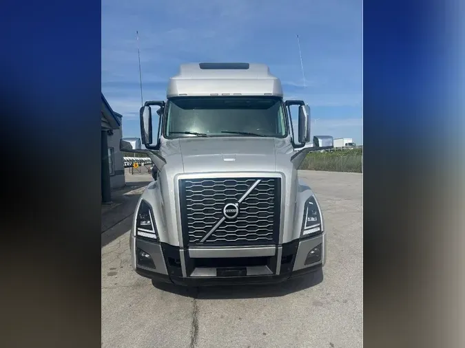 2022 VOLVO VNL64T760