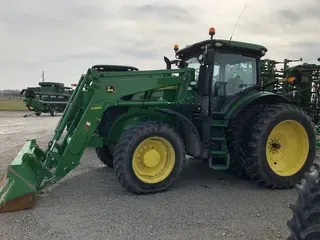 2017 John Deere 7210R