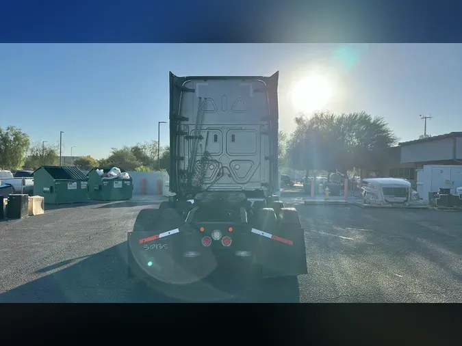 2020 Freightliner Cascadia 126