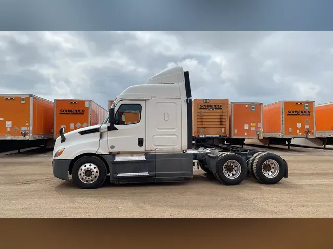 2020 Freightliner Cascadia 126