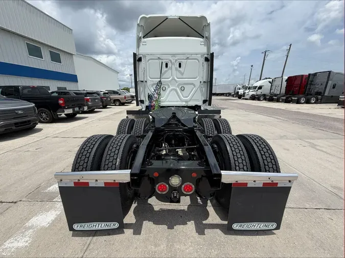 2020 Freightliner Cascadia 126