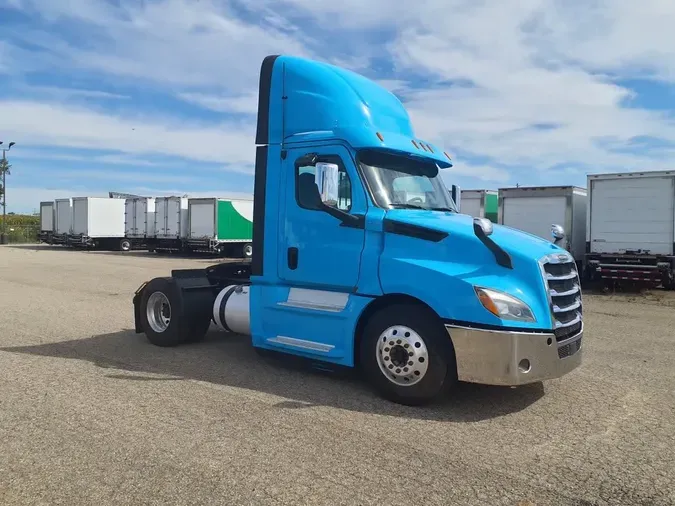 2020 FREIGHTLINER/MERCEDES NEW CASCADIA 126