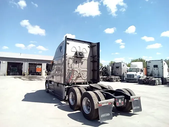 2022 Freightliner Cascadia 126