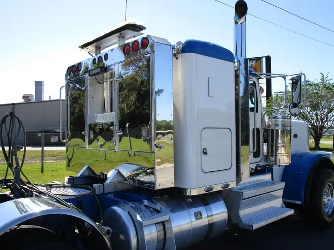 2022 Peterbilt 389