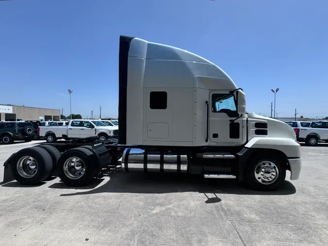 2019 MACK AN64T70