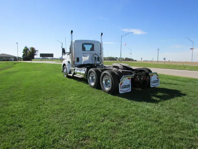 2026 Kenworth T880