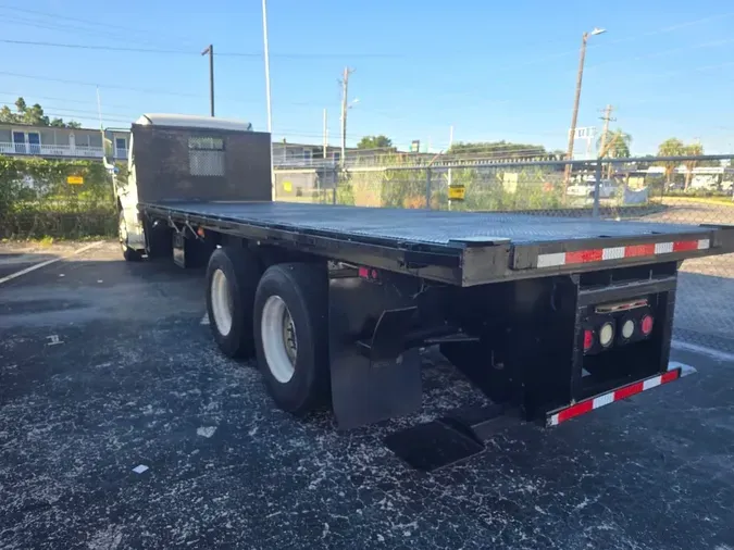 2014 FREIGHTLINER M2 106
