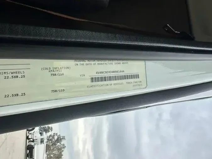 2017 Volvo VNL300d60d74d9936b2a546fc721e8ca713d28