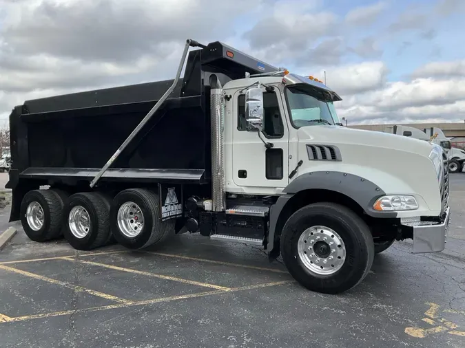 2023 Mack GR64B