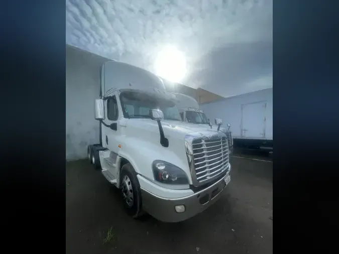 2017 FREIGHTLINER/MERCEDES CASCADIA 125