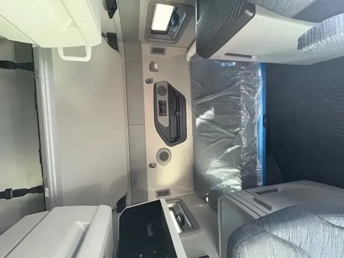 2026 VOLVO TRUCK VNL64TV04