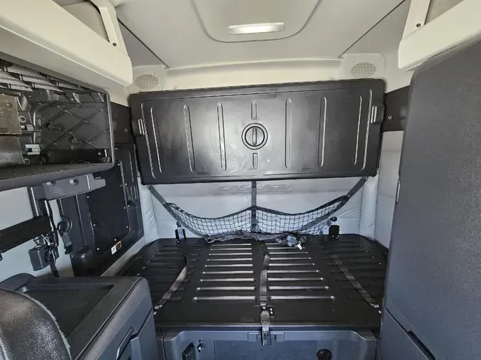 2021 FREIGHTLINER Cascadia 126
