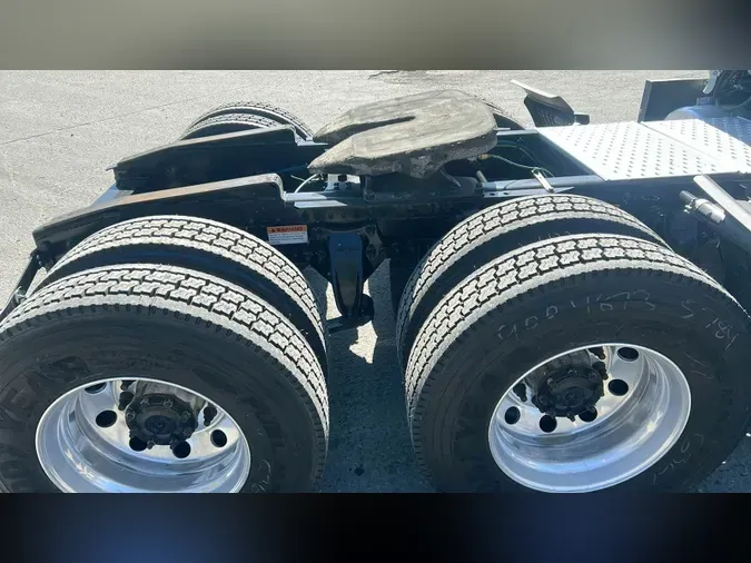 2022 Freightliner Cascadia 126