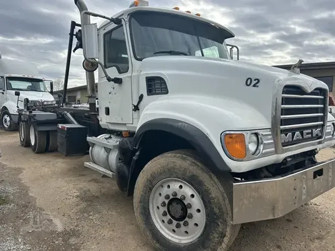 2003 MACK GRANITE CV713