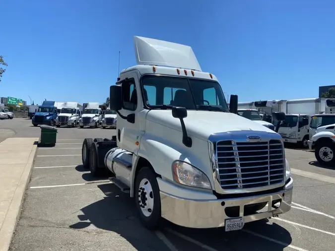 2019 FREIGHTLINER/MERCEDES CASCADIA 125