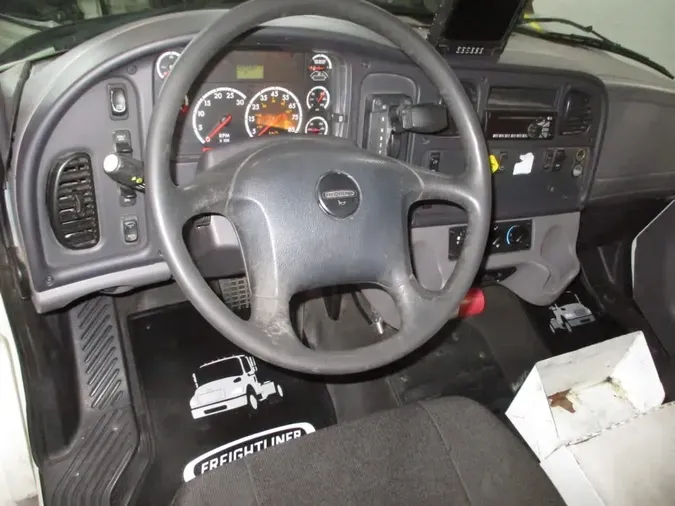 2015 FREIGHTLINER M2 106