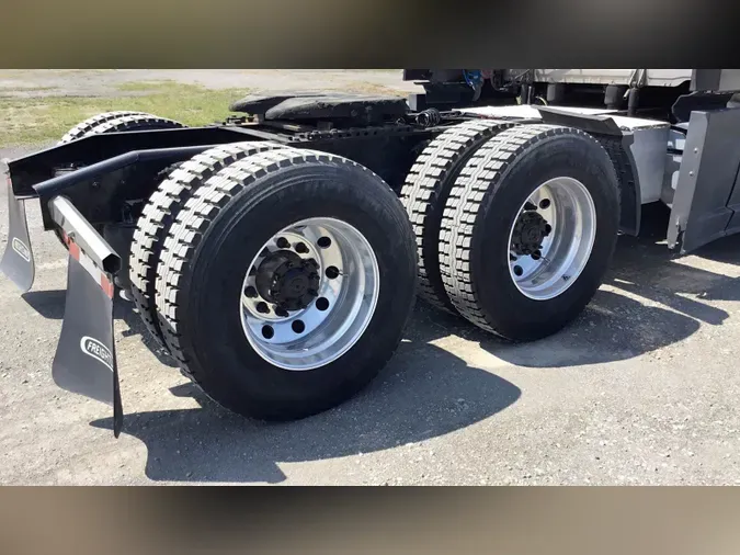 2021 Freightliner Cascadia 126