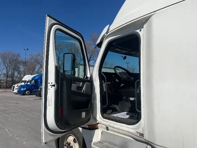 2020 Freightliner T12664ST