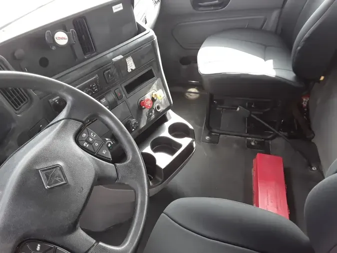 2019 NAVISTAR INTERNATIONAL RH613 DAYCAB S/A