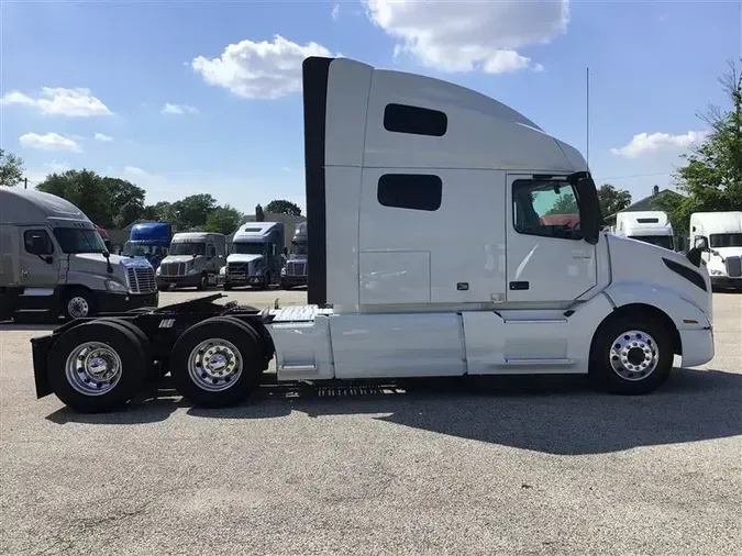 2021 VOLVO VNL760