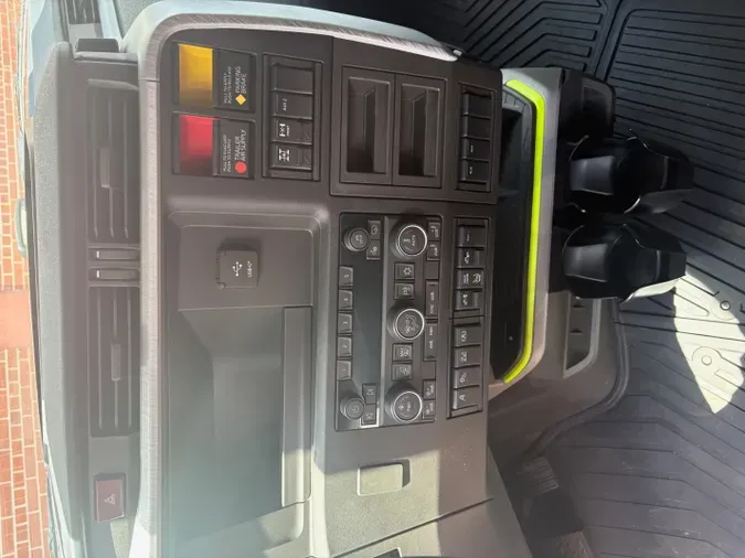 2026 VOLVO TRUCK VNL64TV04