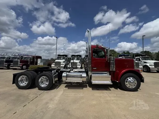 2027 PETERBILT 589