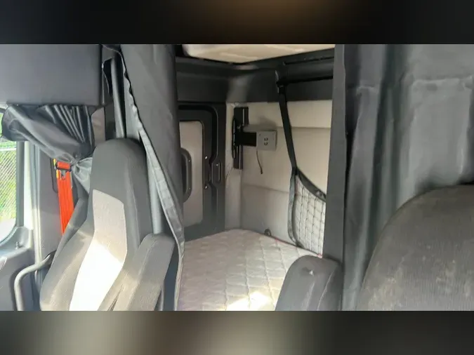 2020 Freightliner Cascadia 126