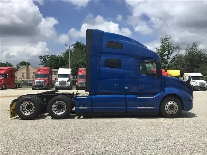 2021 VOLVO VNL760