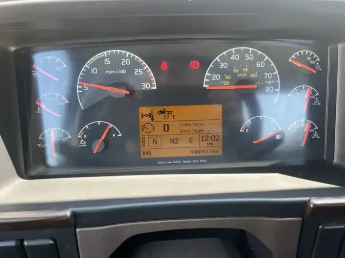 2017 VOLVO VNL42T 300