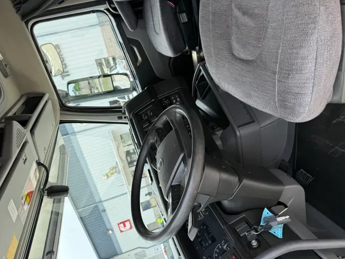 2019 Volvo VNL64T760
