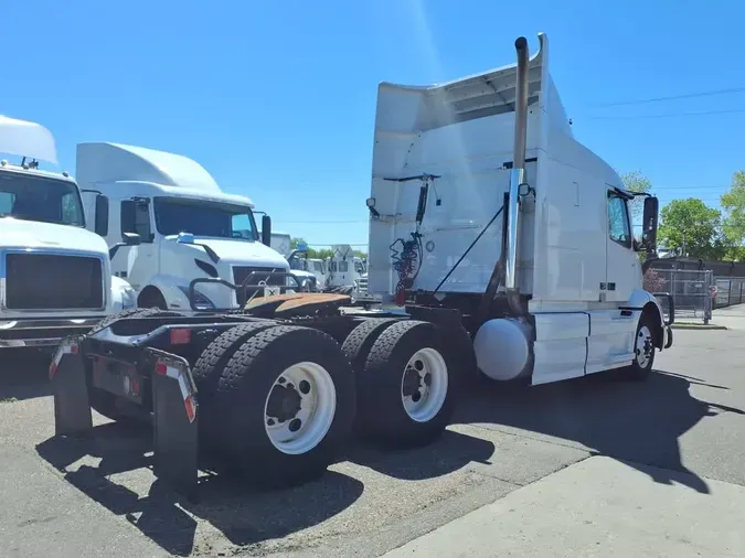 2020 VOLVO VNR64T-640