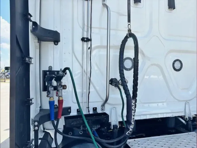2023 Freightliner Cascadia 126