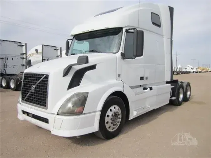 2011 VOLVO VNL64T670