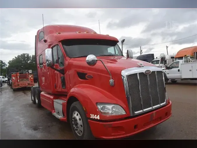 2013 PETERBILT 587