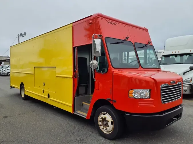 2016 FRTLR CUSTOM CHASSIS CORP MT55d65c35075ba4fc934f06850293ded0df