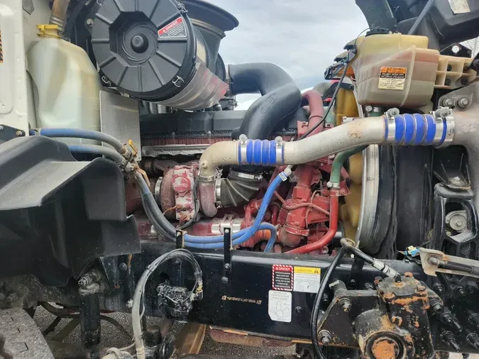 2020 MACK GR64BT