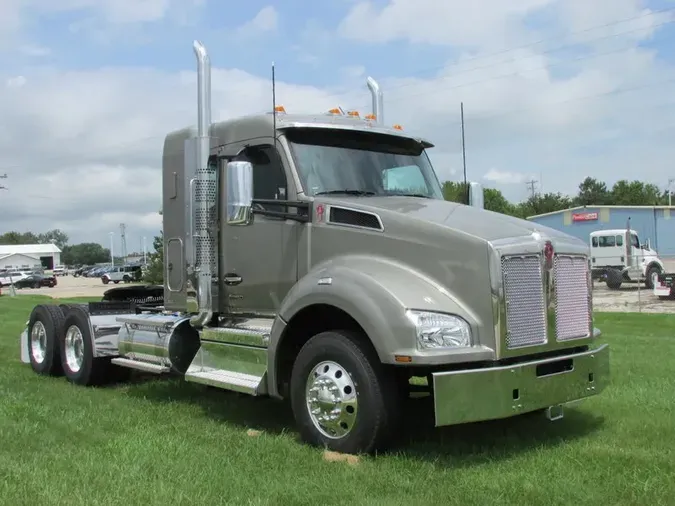 2026 Kenworth T880