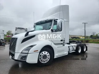 2019 VOLVO VNL64T300