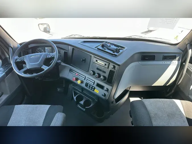 2021 Freightliner Cascadia 126