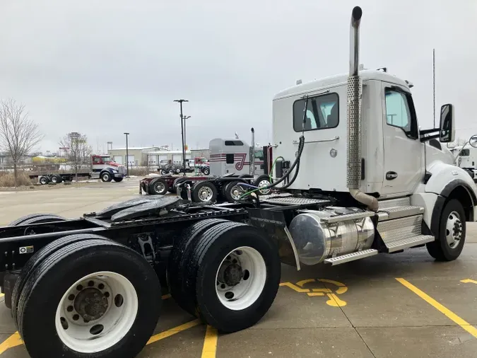 2024 Kenworth T880