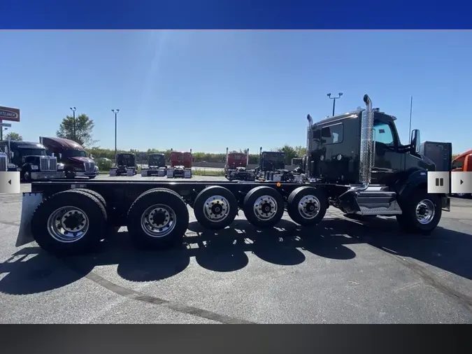 2025 Kenworth T880