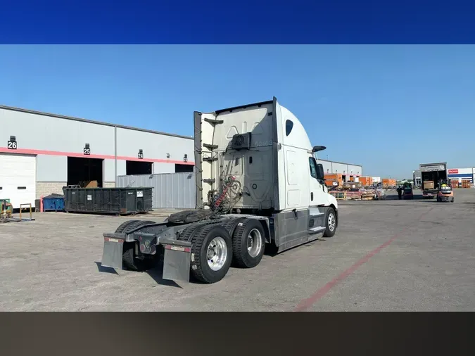 2022 Freightliner Cascadia 126