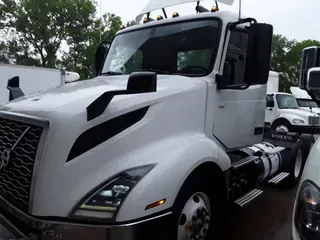 2019 VOLVO VNL64T-300