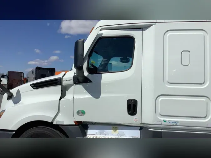 2021 Freightliner Cascadia 126