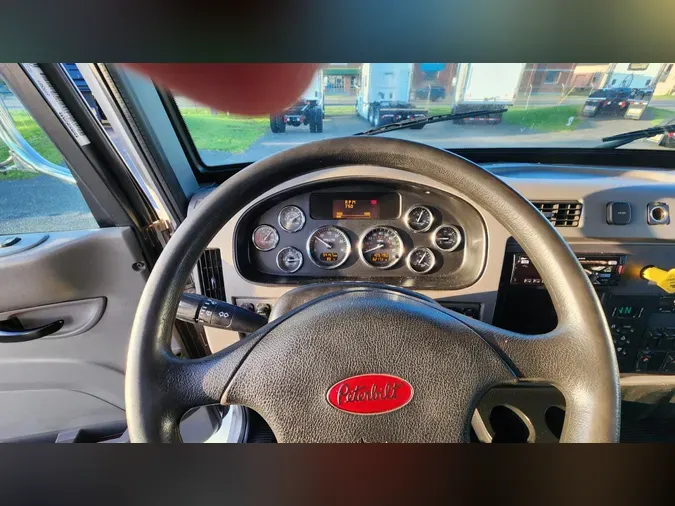 2019 Peterbilt 337