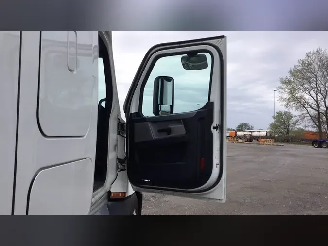 2021 Freightliner Cascadia 126