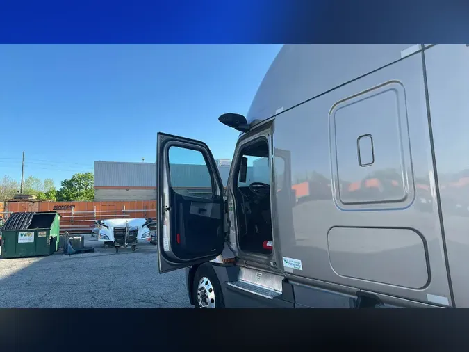 2022 Freightliner Cascadia