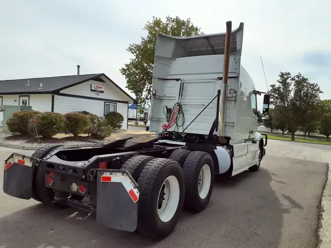 2020 VOLVO VNR64T-640