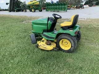 2000 John Deere GT235